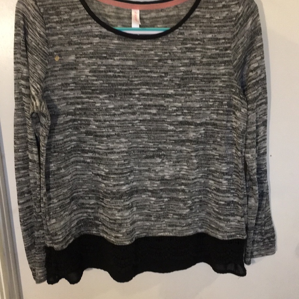 Xhilaration/women’s top